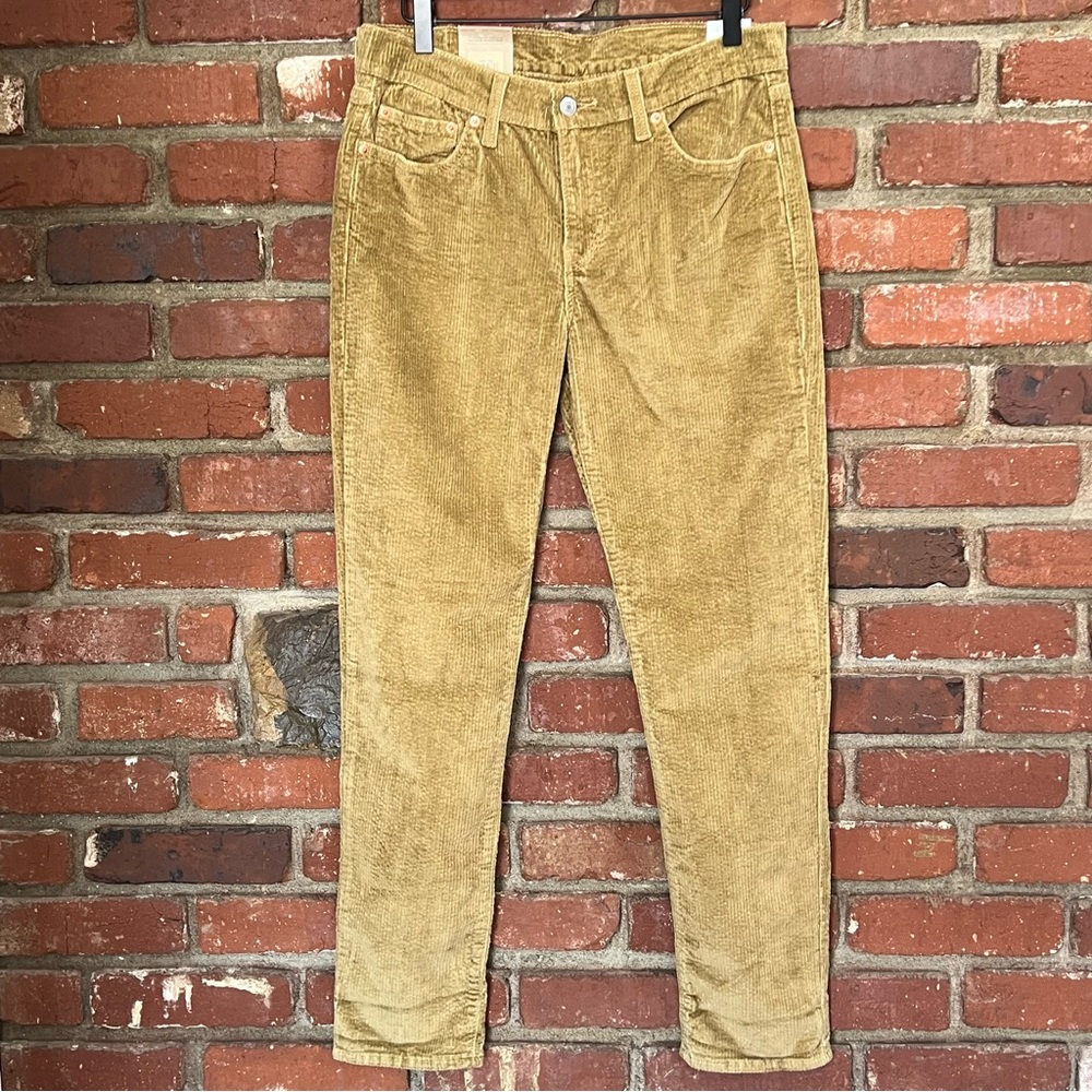 Levi's NWT women's corduroy‎ boyfriend jeans size 29x30 mid-rise